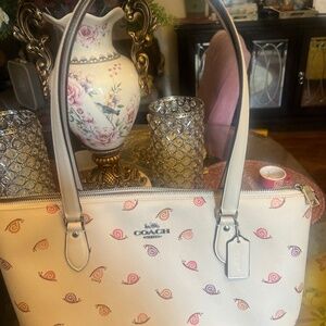 Coach leather shoulder Bag.